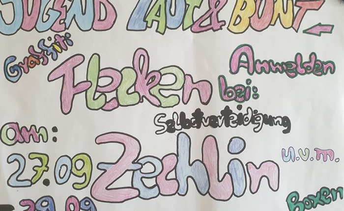 Bild vom Plakat Jugend-laut-und-bunt zeigt handschriftlich gestaltet Ort und Zeit der Veranstaltung