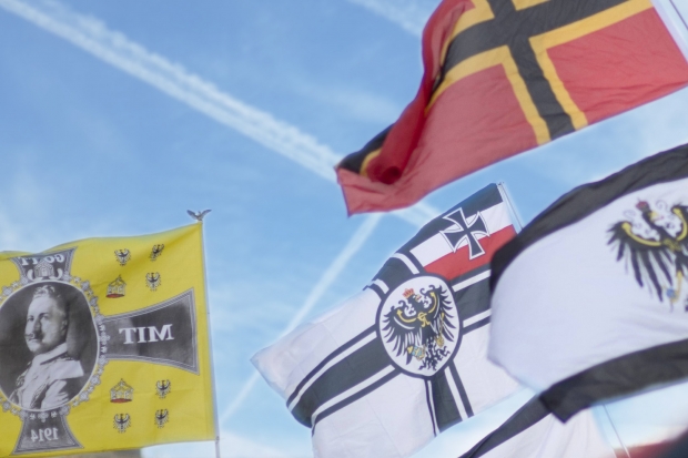 Motiv mit Flaggen zur Fachtagung: Die Reichsbürgerbewegung – eine zunehmende Gefahr für die Demokratie? am 27.11.2020 online